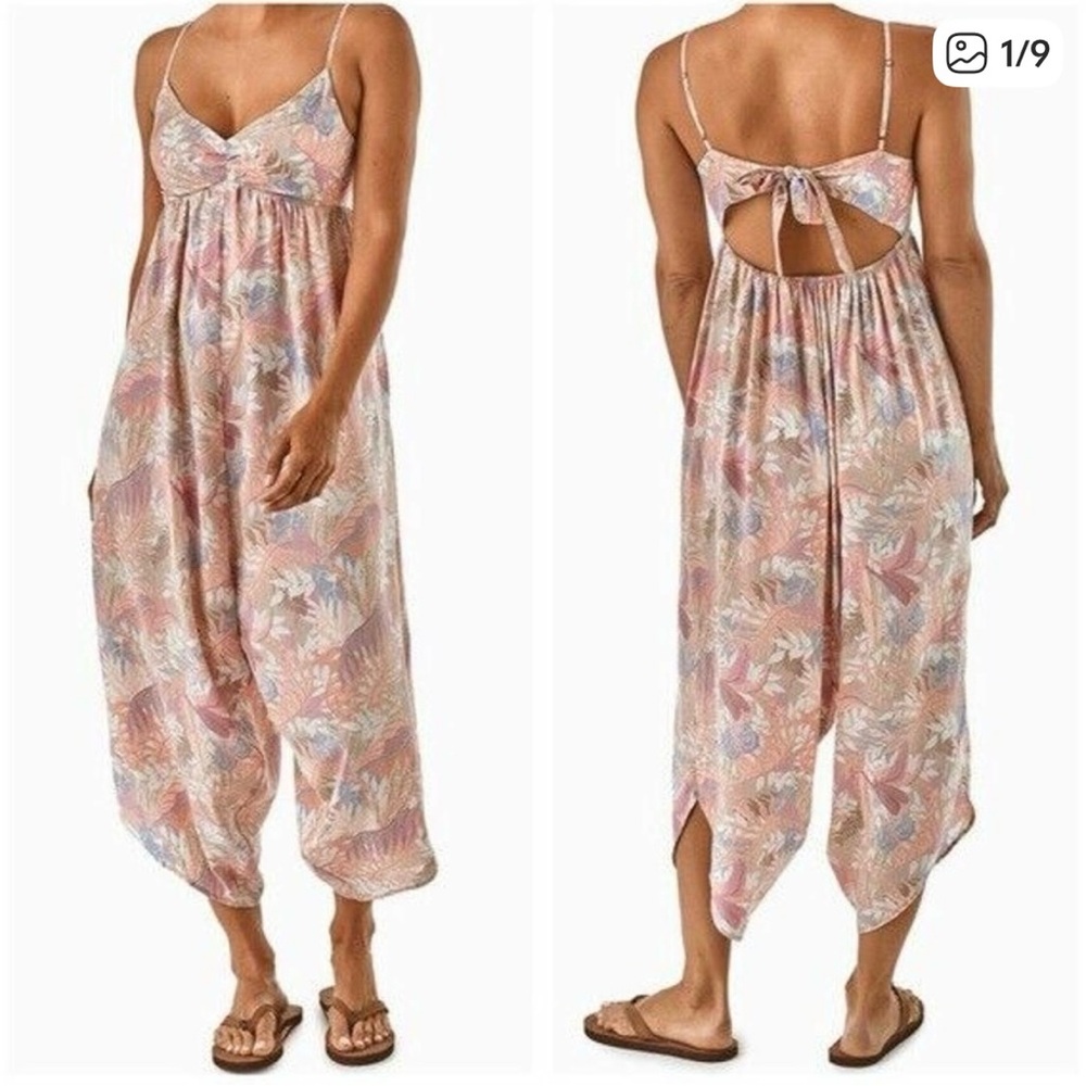 Patagonia Lost Wildflower Tie Back Crop’d
Jumpsuit Jurassic Fern Pelican, XS EUC
